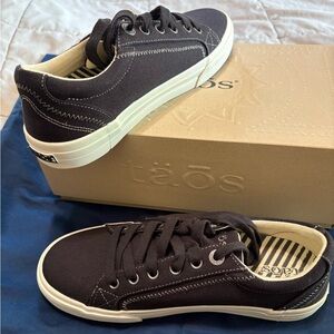 Taos Footwear Black Athletic Shoes